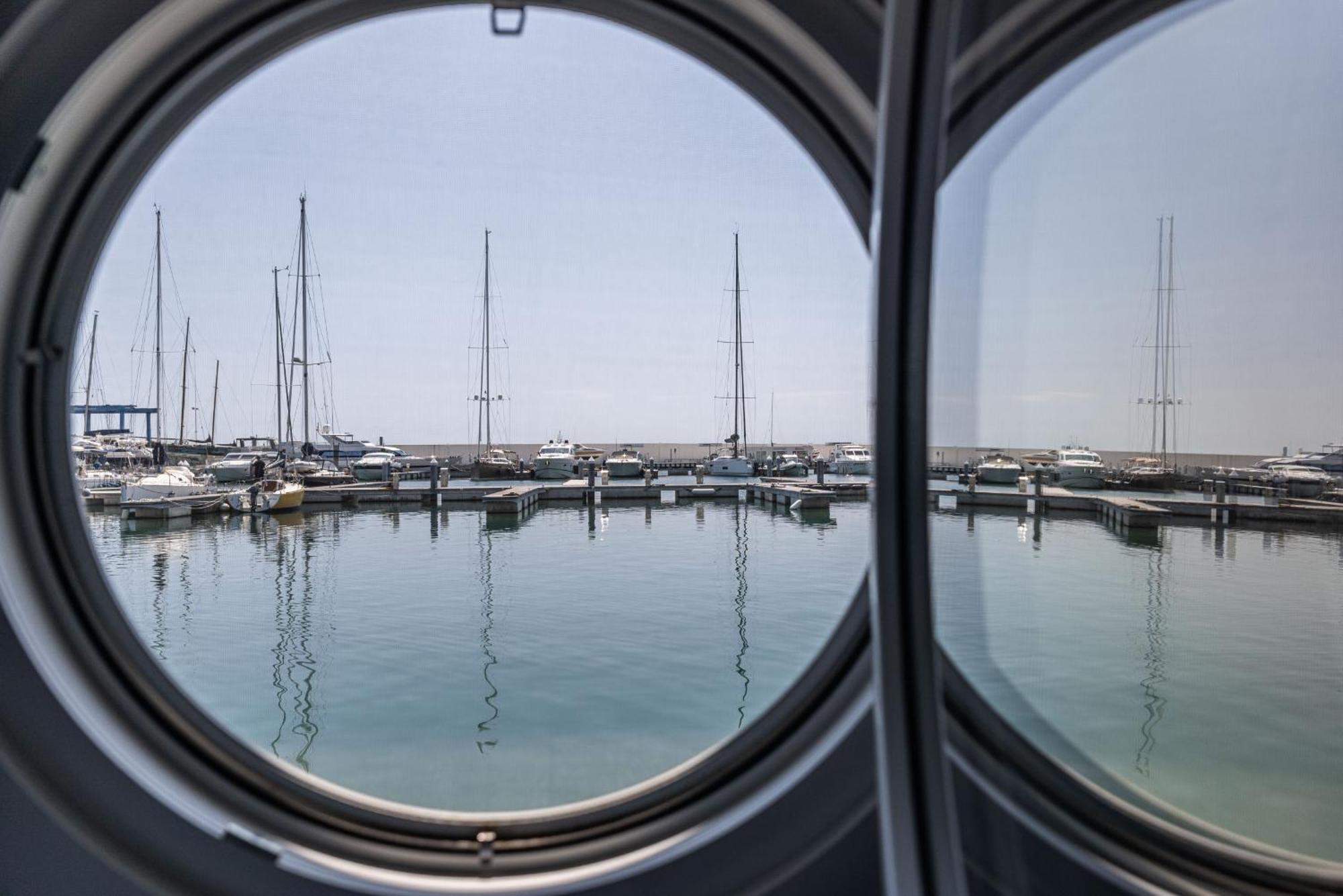Marina Del Gargano Houseboat Hotel Manfredonia Exterior photo